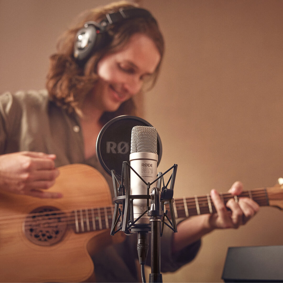Guitarrista grabando con NT1 5th Generation