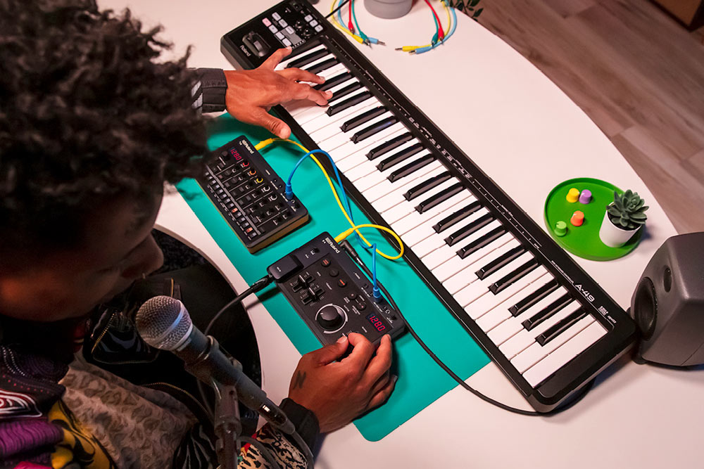 Aira Compact | E-4 VOICE TWEAKER