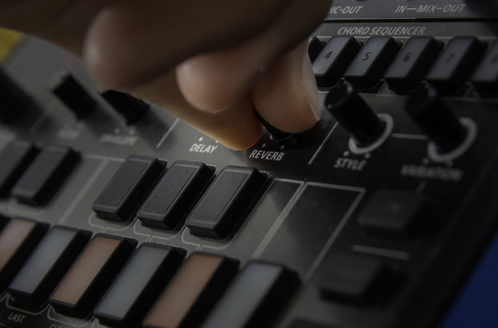 Aira Compact | J-6 CHORD SYNTHESIZER