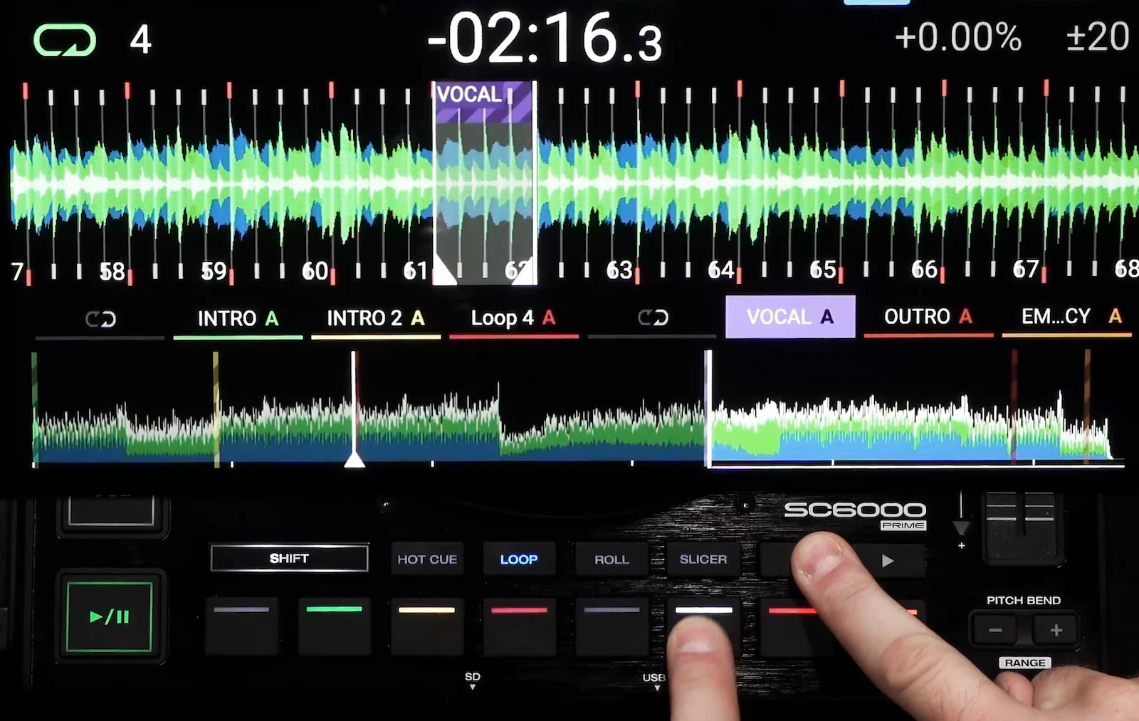 Active Loops en la pantalla de un Denon DJ SC6000, con secciones marcadas sobre la forma de onda
