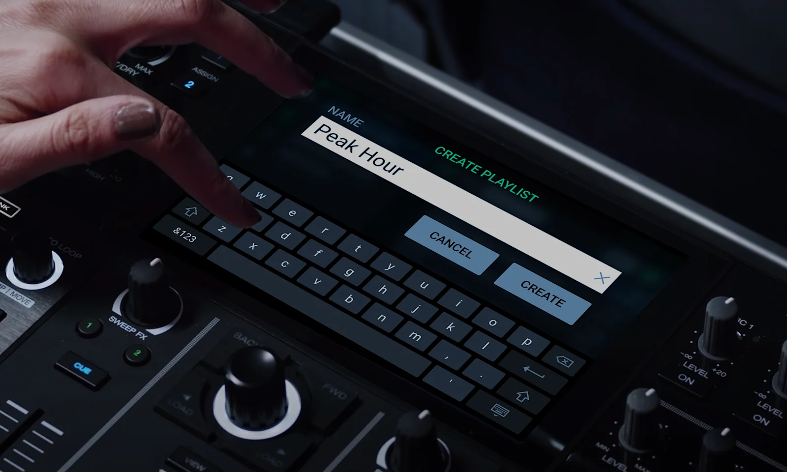 Creaci&oacute;n de una playlist desde el teclado en pantalla de un equipo Engine DJ OS