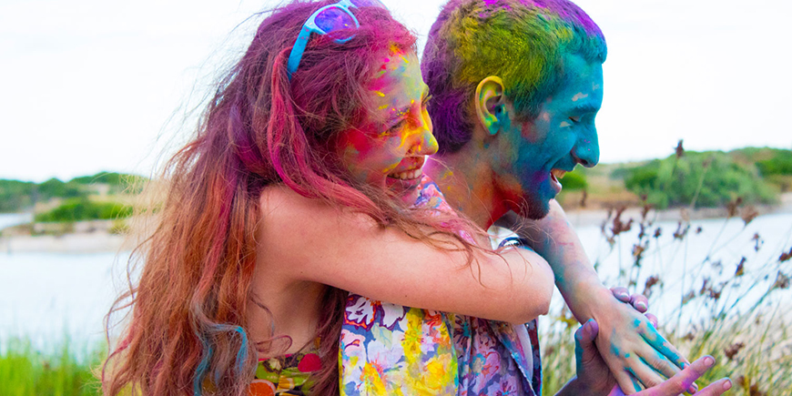 Cómo limpiar Polvos Holi después de Holi Run o Fiesta Holi