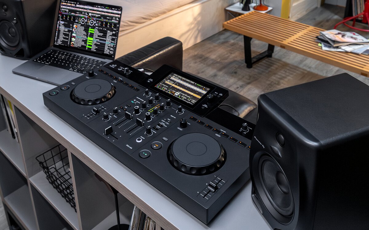 AlphaTheta XDJ-AN: el sistema todo en uno que conecta el DJ doméstico con la cabina profesional